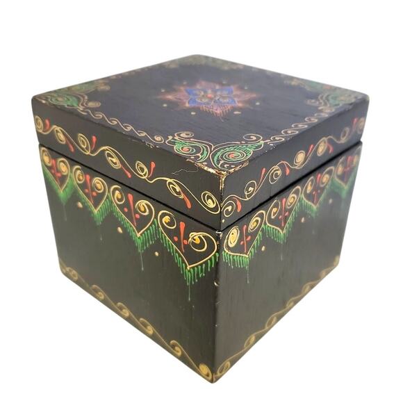 Vintage Hand-Painted Black Wooden Trinket Box with Lid Thailand 4x4x3.5. - Picture 5 of 5